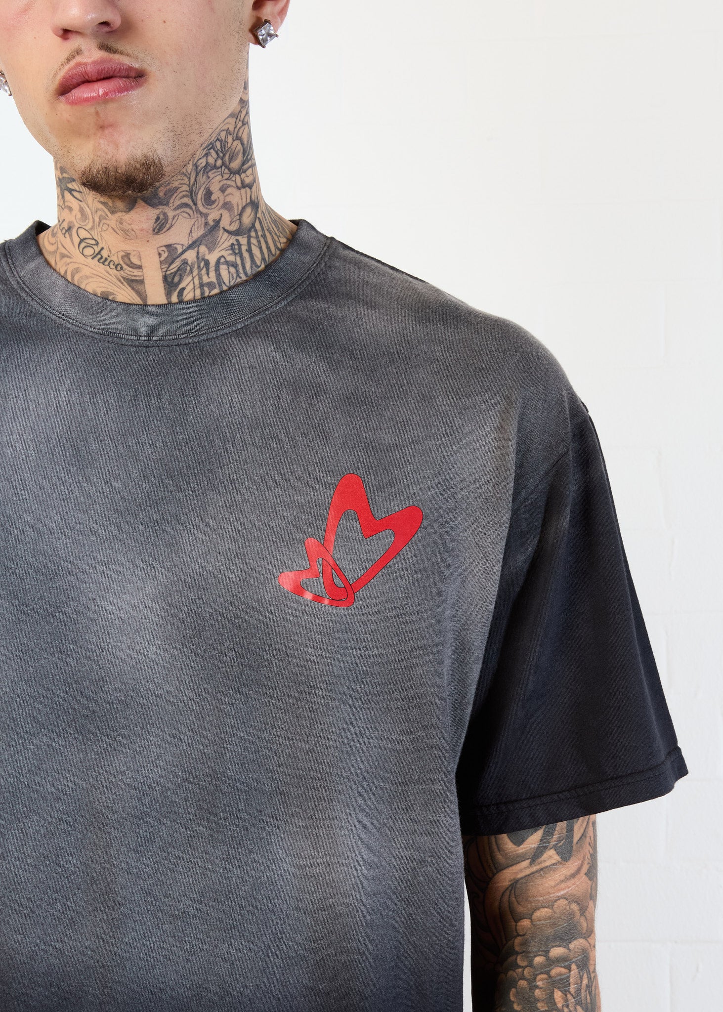HEART TEE (BLACK VINTAGE WASH) - Image 4