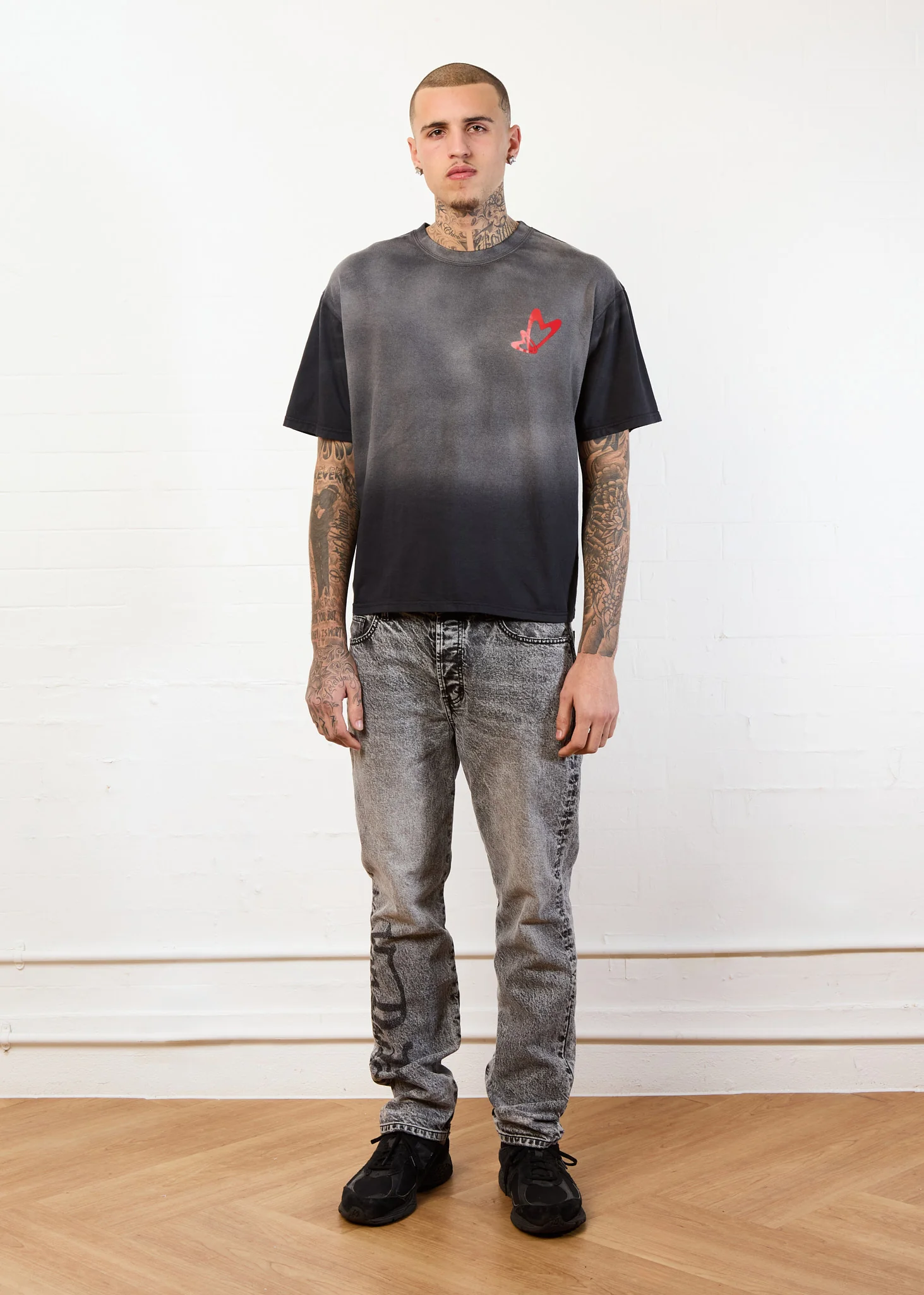 HEART TEE (BLACK VINTAGE WASH) - Image 6