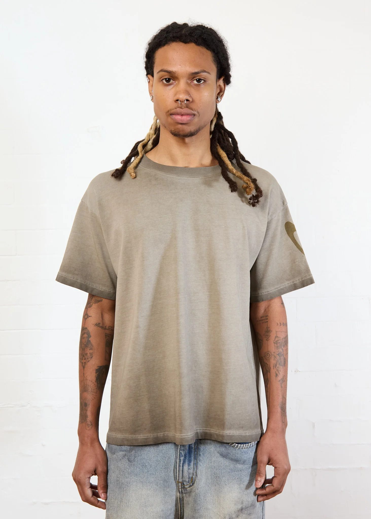 HEART ON SLEEVE TEE (STONE) - Image 6