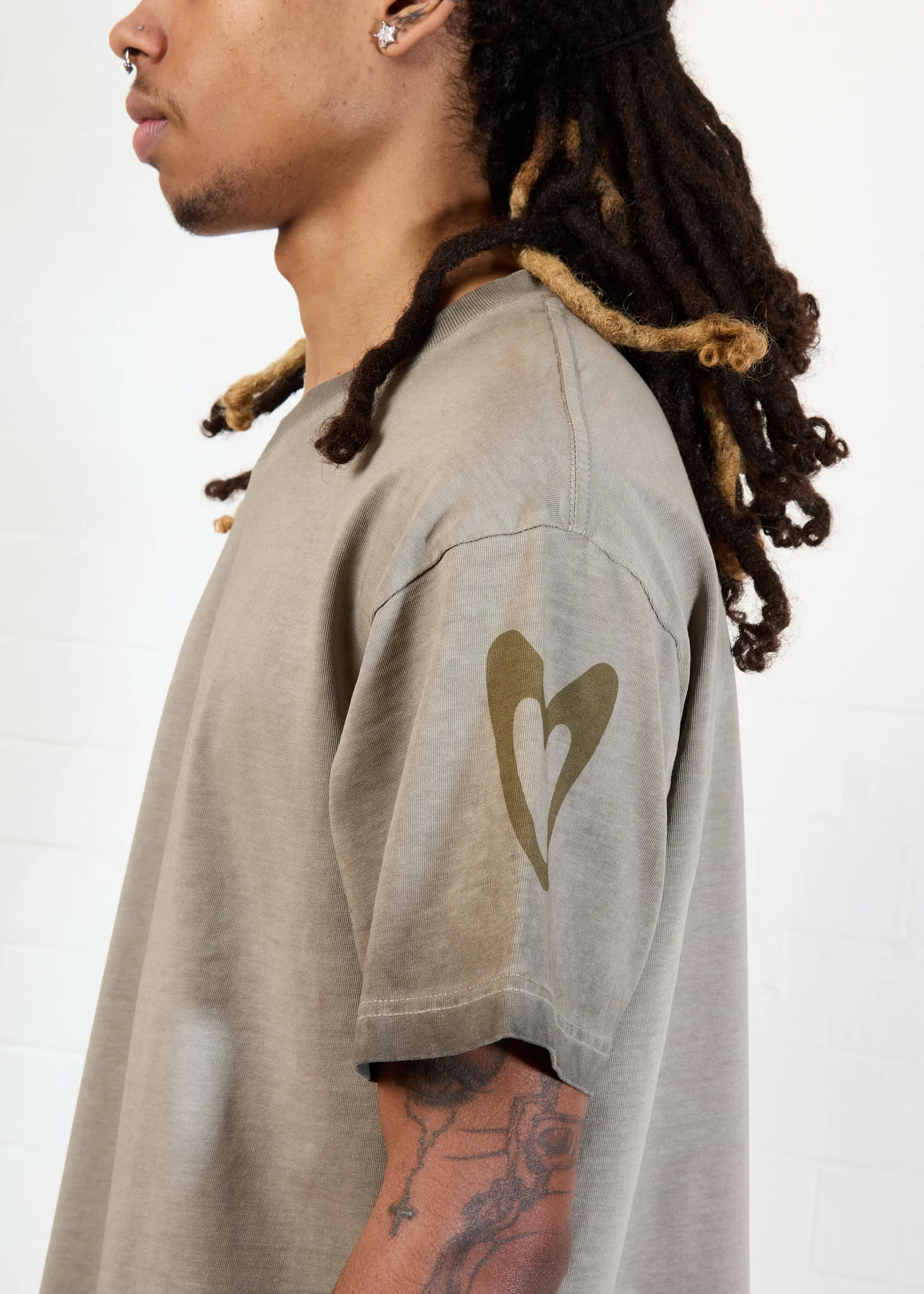 HEART ON SLEEVE TEE (STONE) - Image 7