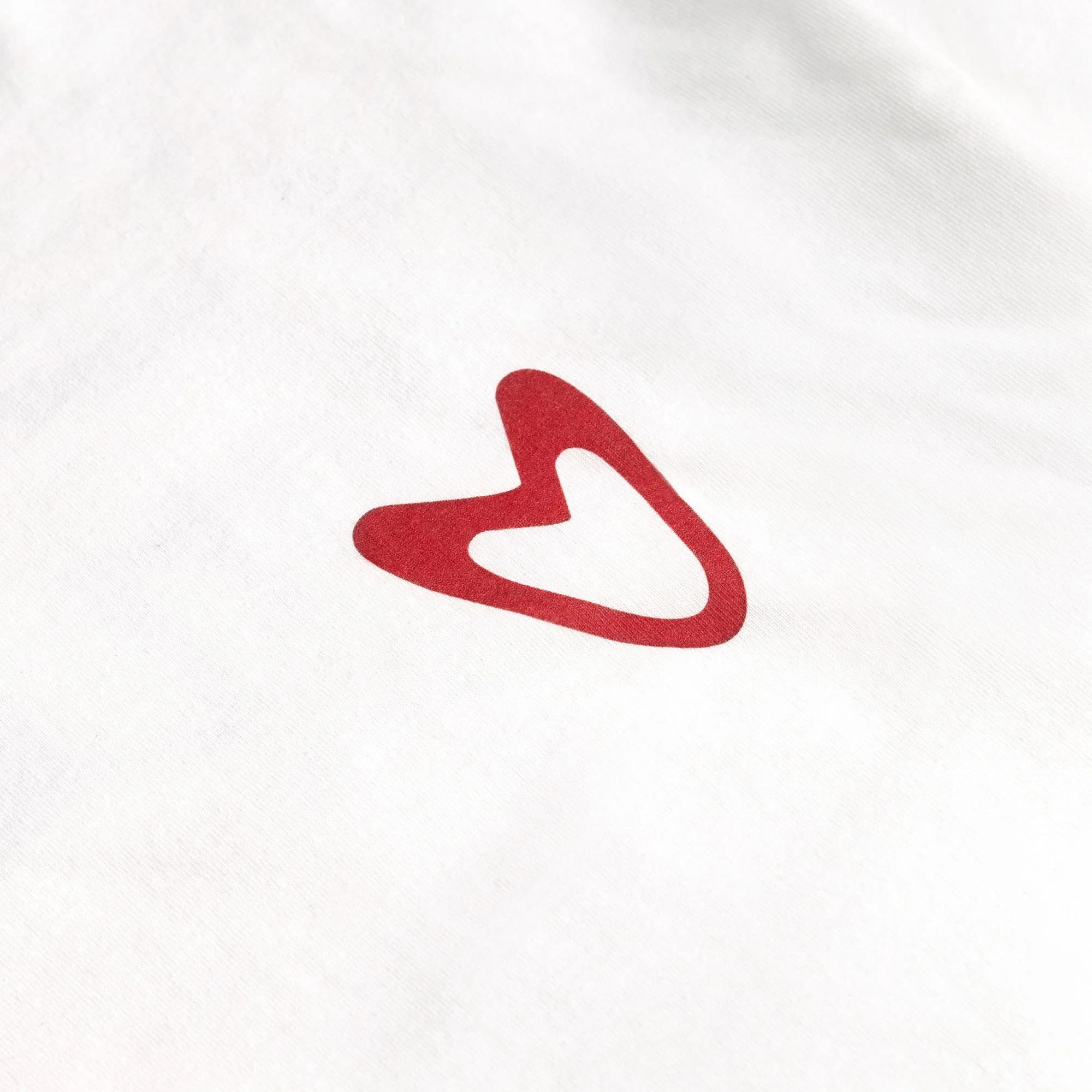 CLASSIC LOVES HEART TEE (WHITE) - Image 4