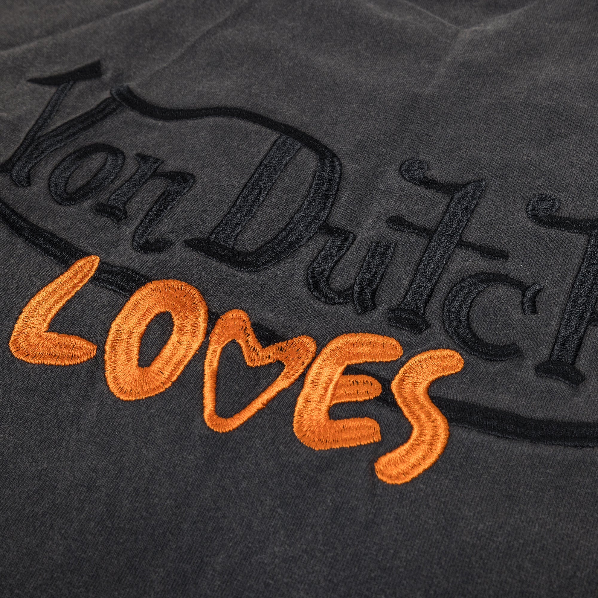 VINTAGE CULTURE X VON DUTCH LOVES OVERSIZED T-SHIRT (BLACK) - Image 4